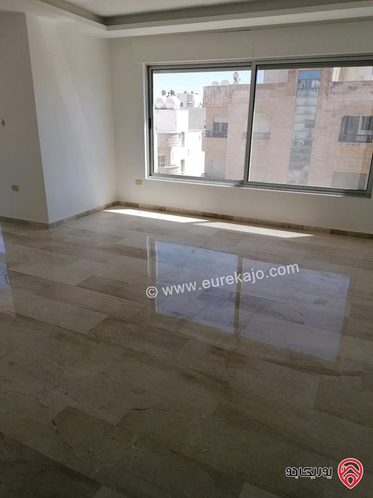 شقتين بناء حديث لم تسكنا مساحة 218م طابق أول للبيع في عمان - ضاحية النخيل (خربة سكا) 