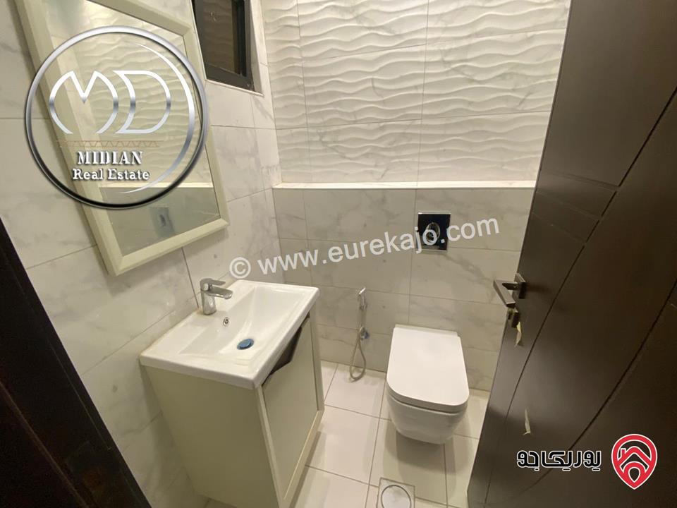 شقة شبه ارضي جديدة للبيع في عمان - طريق المطار مساحة 175م مع ترس و حديقة 100م إمكانية الأقساط بسعر مميز جداً