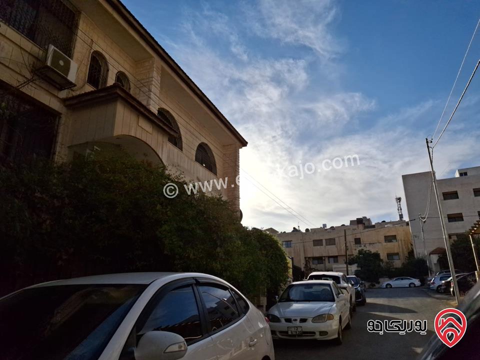 قطعة أرض مساحة 525م عليها بناء قديم 700م للبيع في عمان - السابع ام السماق الجنوبي 