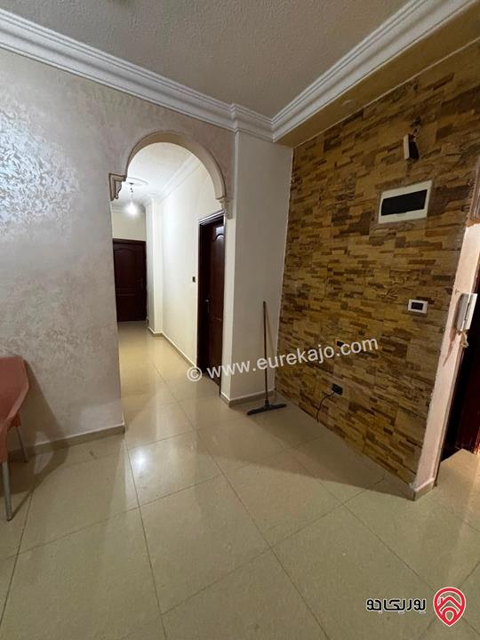 شقة شبه أرضي مساحة 141م داخلي و 90م خارجي للبيع في عمان - طبربور