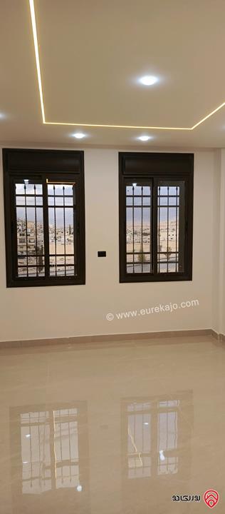 فيلا دوبلكس مساحة 250م على أرض 400م للبيع في الزرقاء - ضاحية المدينة المنورة 