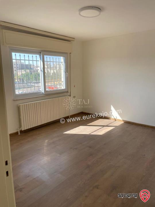 شقة طابق ثالث مساحة 267م للبيع في عمان - الرونق