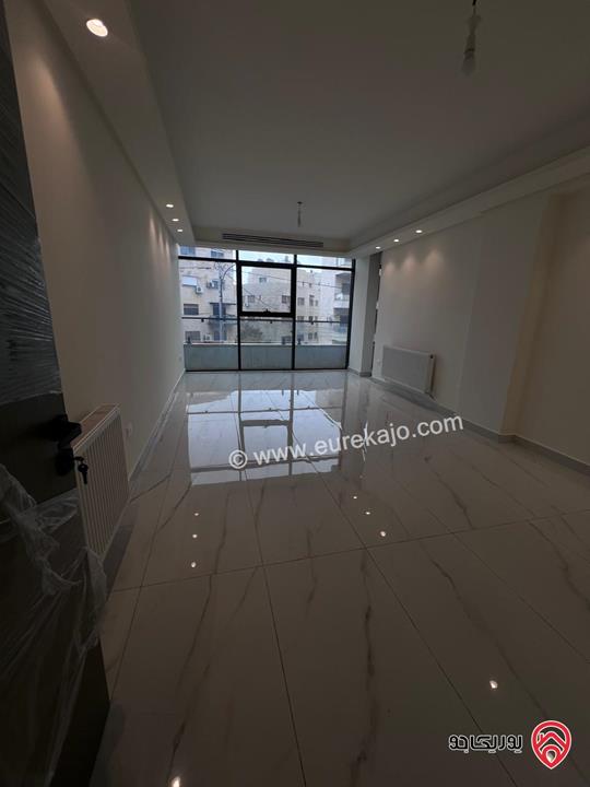 شقة جديدة طابق أول مساحة 150م للبيع في عمان - أم آذينة