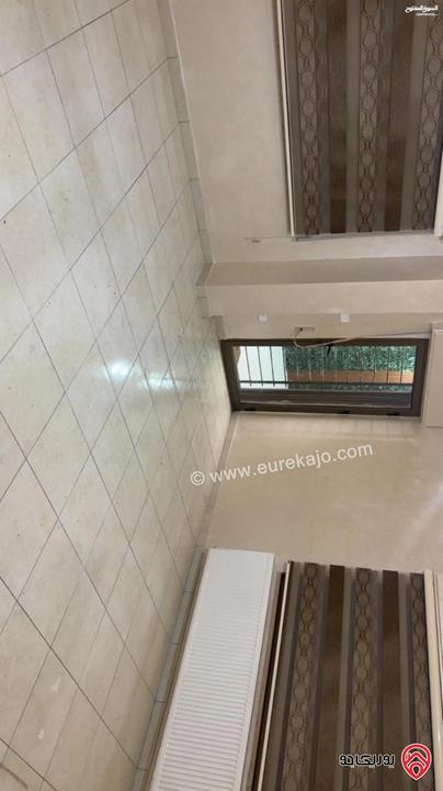 شقة شبه ارضية مساحة 150م داخلي و 90م خارجي للبيع في عمان - خلدا