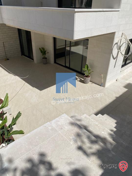 شقة فاخرة للبيع في عمان - أم أذينة قرب أبراج السادس 200م مع حديقة وترسات 250م لم تسكن