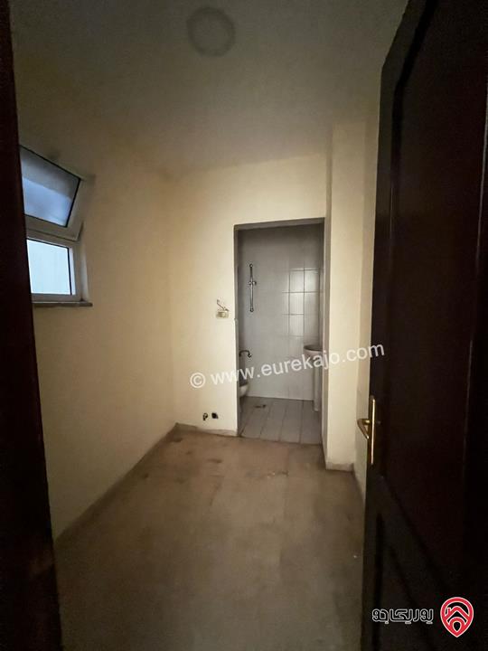 شقة مشمسة طابق ثاني مساحة 200م للايجار في عمان - الرابية