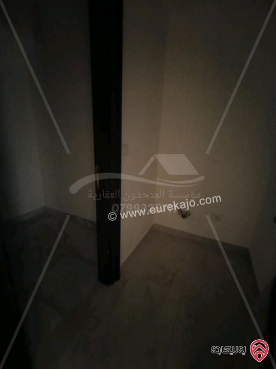 شقة سوبر ديلوكس مساحة 240م للإيجار فارغة في عمان - الرابية 