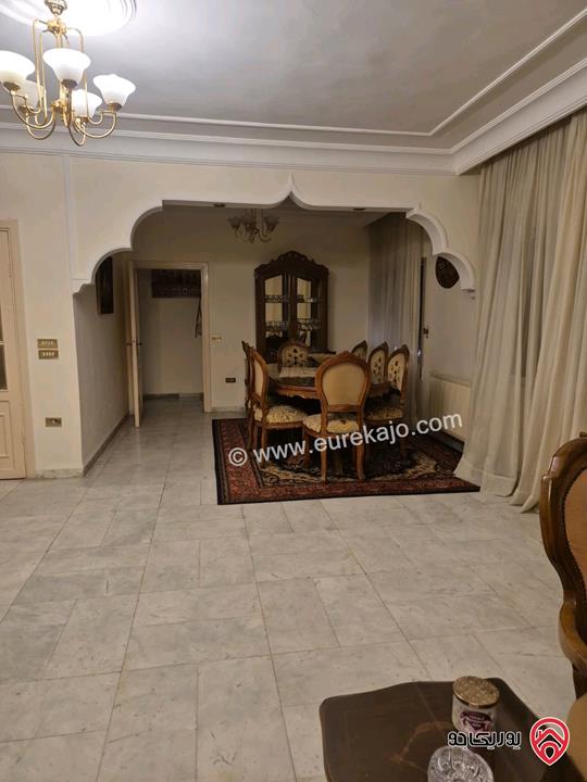 شقة دوبليكس طابقين مساحة 255م داخلي و 100م خارجي للبيع في عمان - عبدون 