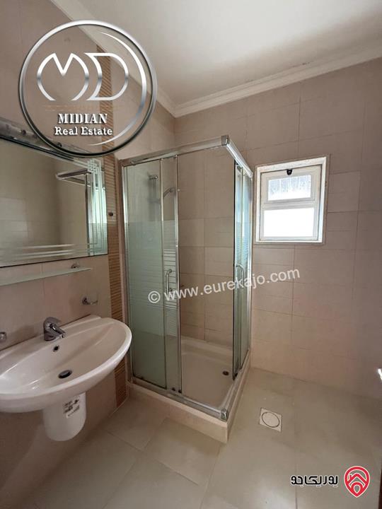 شقة فارغة طابقية مساحة 300م  سوبر ديلوكس للايجار في عمان - الرابية