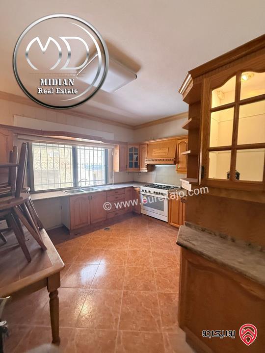 شقة ارضية فارغة للايجار في عمان - خلدا مساحة 220م مع ترس و حديقة 180م تشطيبات سوبر ديلوكس بسعر مميز