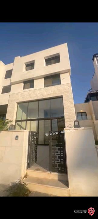 فيلا مساحة 530م على أرض 480م للبيع في عمان - دابوق