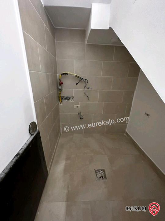 شقة طابق ثالث مساحة 150م مع روف 50م و تراس 50م للبيع في عمان - البيادر