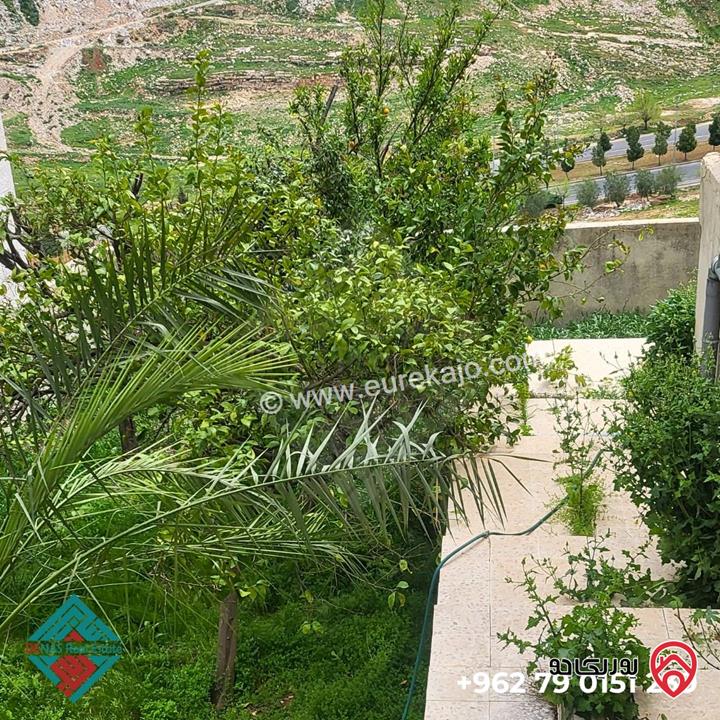 فيلا للبيع في عمان- عبدون مساحة 560م على أرض 870م