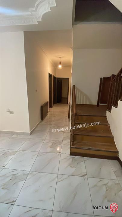 شقة دوبلكس طابق ثالث مساحة 300م للبيع في عمان - ضاحية الاستقلال 