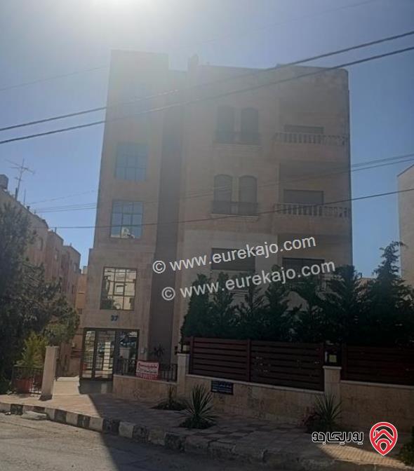 شقة طابق تسوية مساحة 221م بالاضافة الى ترس خارجي مساحة 80م للايجار في عمان - الرابية