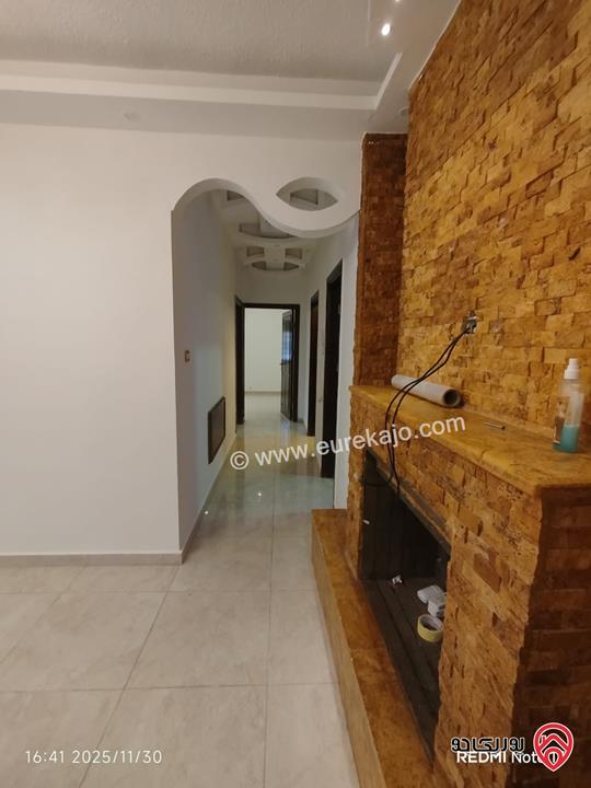 شقة طابق ارضي مساحة 150م داخلي و 70م خارجي وكراج خاص للبيع في عمان - طبربور 