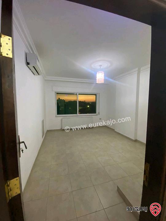 شقة طابقية مساحة 240م للإيجار فارغة في عمان - السابع