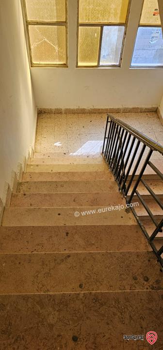 عمارة على أرض 455م للبيع في الزرقاء - حي الإسكان 