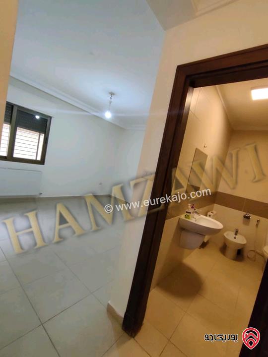 شقة فارغة طابق ارضي مساحة 100م داخلي و 120م خارجي للإيجار في عمان - عبدون 