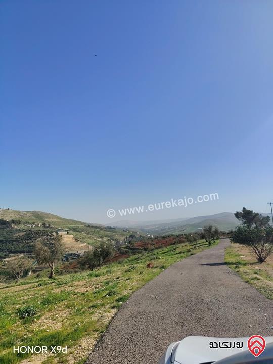 قطعة ارض مساحة 3400م للبيع في جرش على شارع جرش الزرقاء الرئيسي