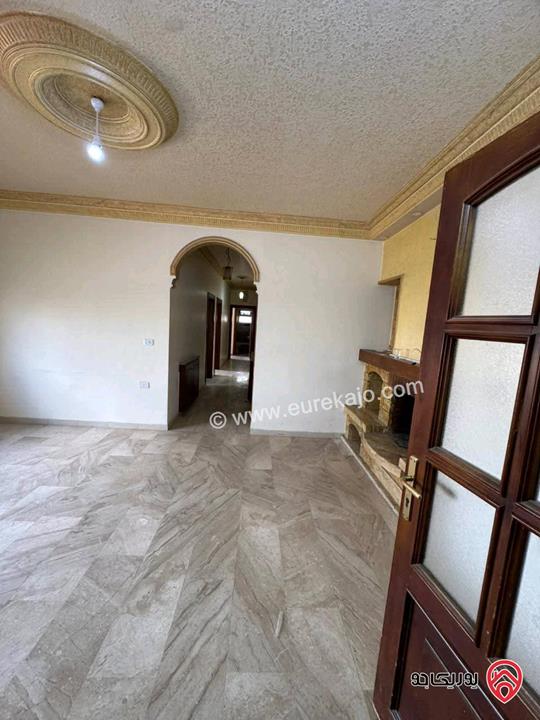 شقة فارغة طابق ثاني مساحة 220م للايجار في عمان - خلدا