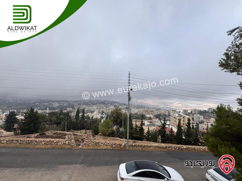 فيلا مستقلة للبيع في عمان - صويلح بالقرب من الحمر مساحة الأرض860م مساحة البناء 390م موقع اطلالة