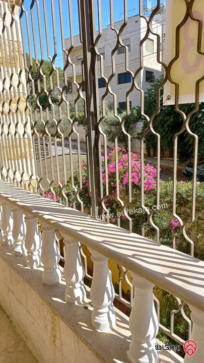 شقة طابق أرضي مساحة 130م للبيع في عمان - الجبيهة 