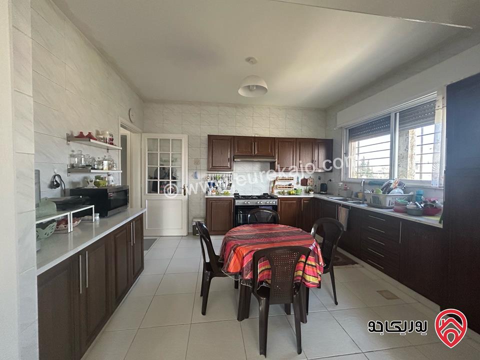 شقة طابق ثالث مساحة 195م للبيع في عمان - الشميساني 