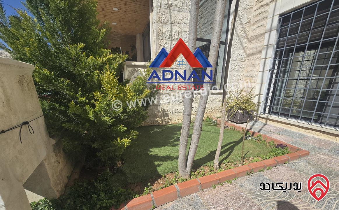 شقة ارضية مساحة 130م داخلي و 50م خارجي مع مدخل وكراج خاص للايجار مفروشة في عمان - ضاحية الامير راشد 