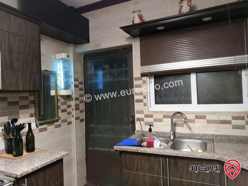 شقة طابقية شبه تسوية مساحة 143م مع ساحة 60م للبيع في الزرقاء - جبل طارق 