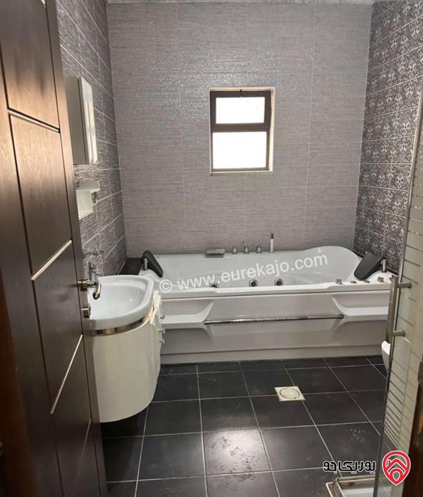 شقة طابق أرضي مساحة 216م داخلي و 110م خارجي للايجار في عمان - عبدون