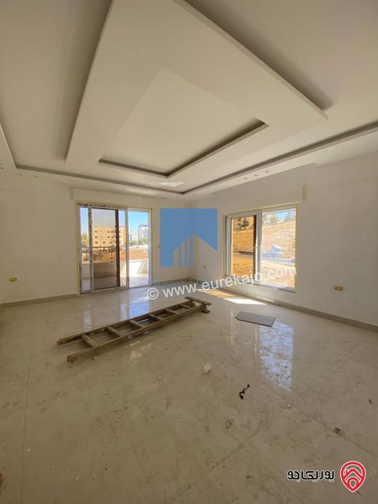 شقة فاخرة للبيع في عمان خلدا - قرب إشارة البنك العربي طابق ثالث 175م مع روف دوبلكس 120م لم تسكن