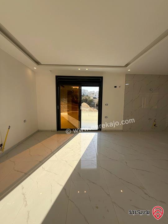 شقة أرضية ديلكوس مساحة 150م داخلي و 90م خارجي للبيع في عمان - الجبيهة الامام الغزالي