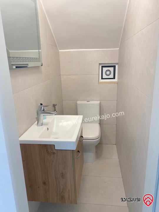 شبه فيلا متلاصقة مفروشة للبيع في عمان - ام السماق مساحة الارض 150م ومساحة البناء 180م بسعر مغري