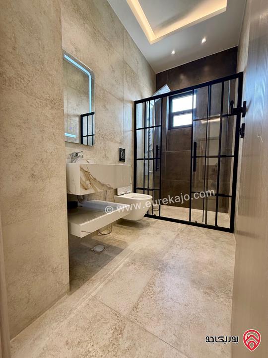 شقة ملوكية مساحة 180م داخلي و 80م خارجي للبيع في عمان - ابو علندا 