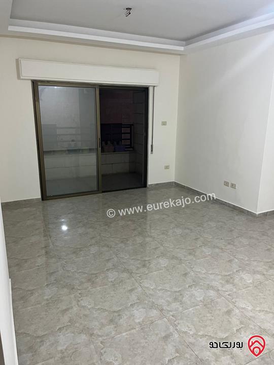 شقة فارغة طابق أرضي معلق مساحة 120م للإيجار في عمان - الفحيص 