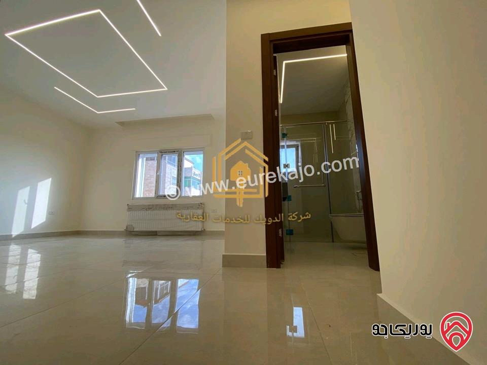 شقة طابق ثالث دوبلكس لم تسكن مساحة 215م للايجار في عمان - خلدا 