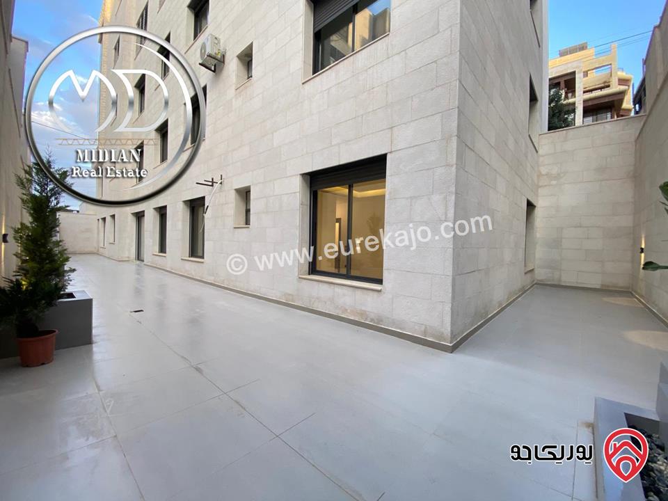 شقة شبه ارضي جديدة للبيع في عمان - جبل عمان مساحة 240م مع ترس و حديقة 200م تشطيبات ديكورات عصرية فاخرة بسعر مميز