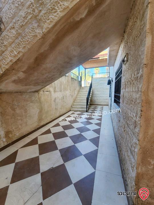 شقة تسوية مساحة 135م داخلي و 100م خارجي للبيع في اربد