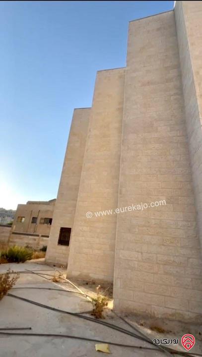 بيت مستقل مميز مساحة 800م على أرض 757م للبيع في عمان - منطقة ام نوارة 