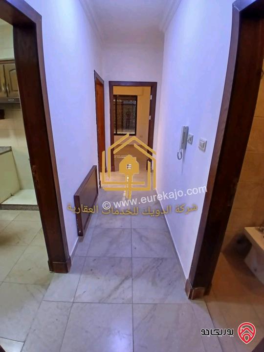 شقة فارغة طابق ثالث مساحة 100م للايجار في عمان - الرابية 