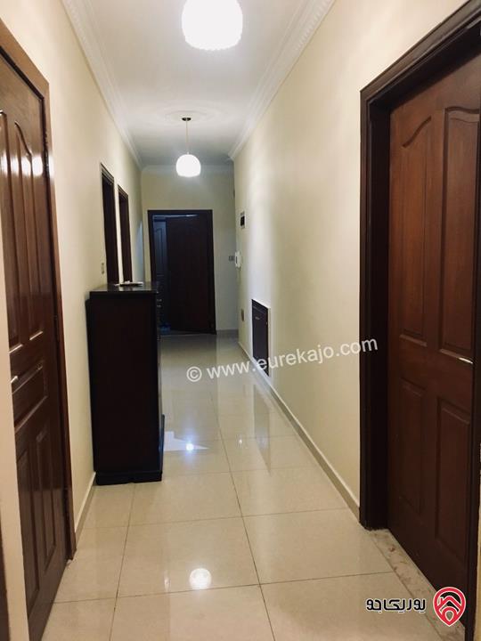 شقة مساحة 205م طابق أول للبيع في أبو نصير حي الضياء شمال عمان