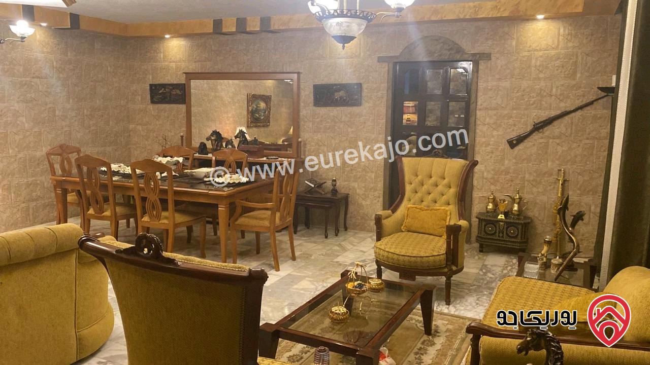 فيلا مكونة من 3 طوابق مساحة البناء 120م لكل طابق على أرض 250م للبيع في عمان - ابو نصير