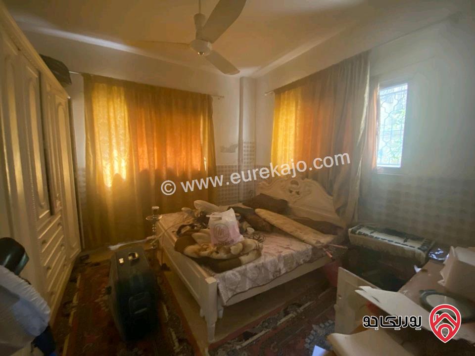 شقة طابق اول مساحة 130م للبيع في الزرقاء - حي شاكر 