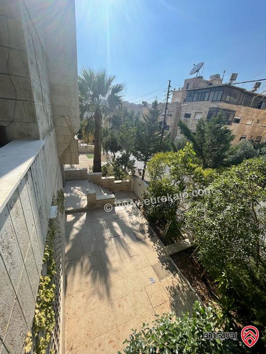 فيلا 3 طوابق على أرض 1 دونم و 19م للبيع في عمان - الجبيهة