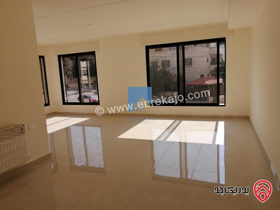 شقة فاخرة للبيع في عمان أم السماق - خلف السيتي مول وقرب مكة مول طابق ارضي 250م تشطيب سوبر ديلوكس لم تسكن