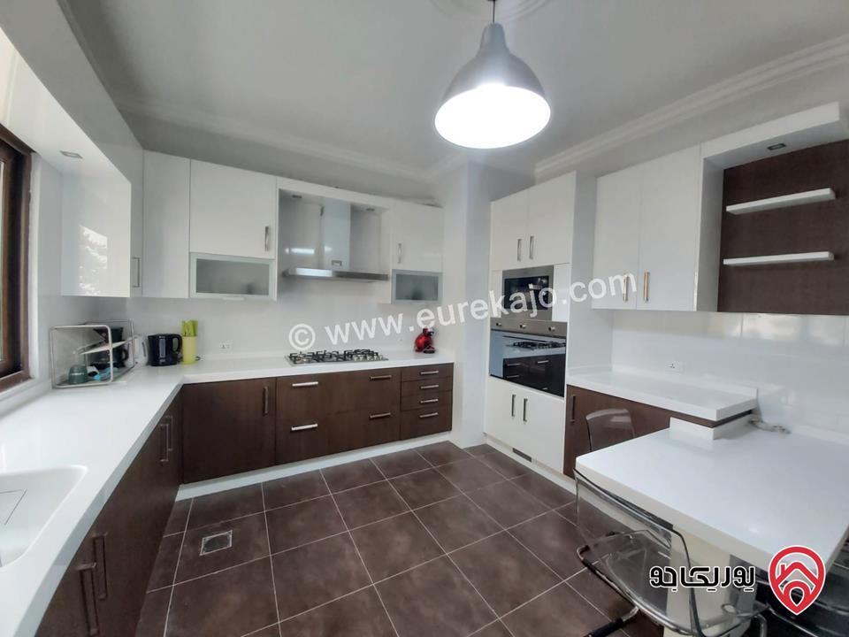 شقة طابق ثاني مساحة 200م للبيع  في عمان - ام اذينة