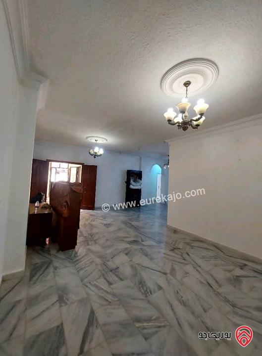 شقة طابق أرضي مساحة 133م داخلي و 30م خارجي للبيع في عمان - البيادر