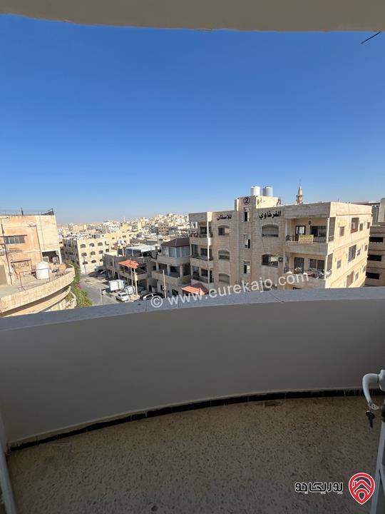 شقة طابق ثالث مساحة 100م للايجار في الزقاء خلف قواديس الزرقاء الجديدة