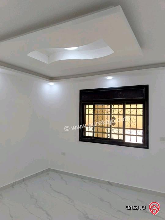 شقة شبه أرضية مساحة 140م داخلي و 70م خارجي للبيع في الزرقاء الجديدة